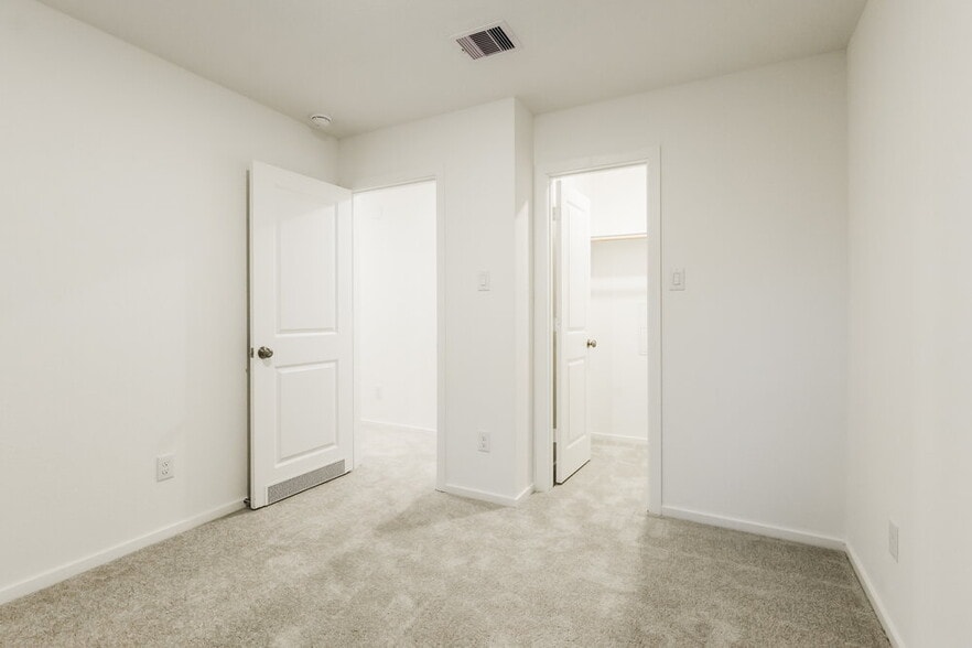 Building Photo - 15242 Abella Dr