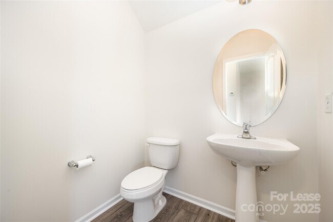 Building Photo - 3530 Alister Ave SW