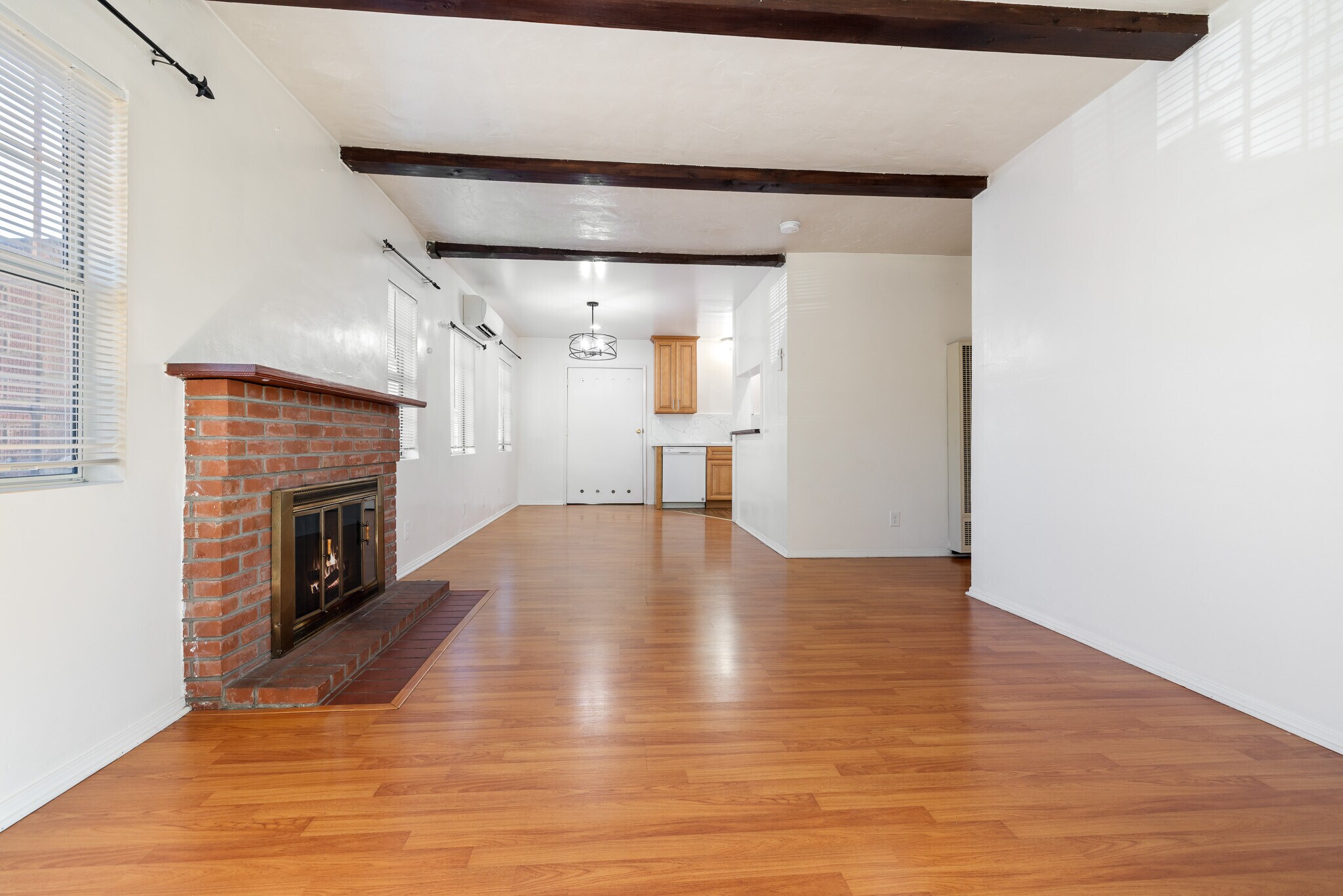Building Photo - 11840 Archwood St