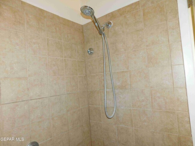 Building Photo - 225 3 Rivers Dr