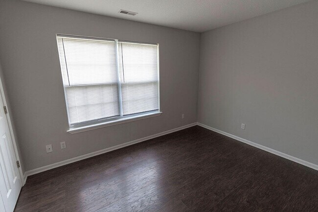 Building Photo - 1871 Field St