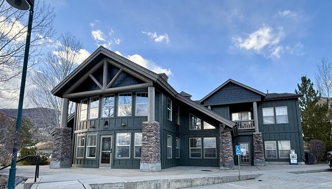 Primary Photo - 1820 Fox Bay Dr