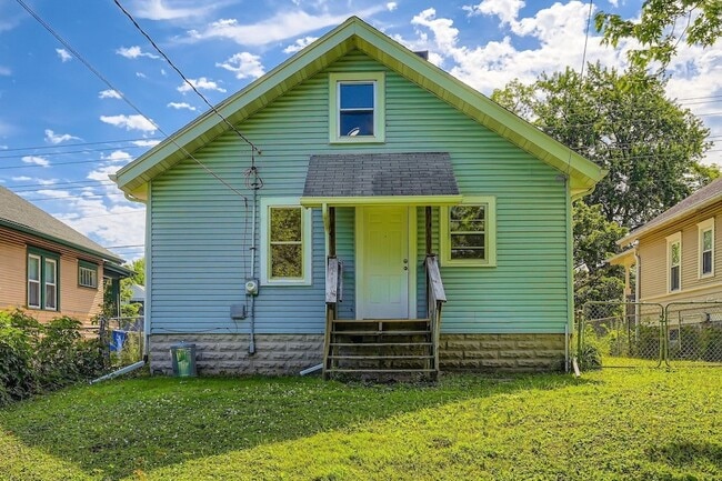 Building Photo - 1083 Western Ave N