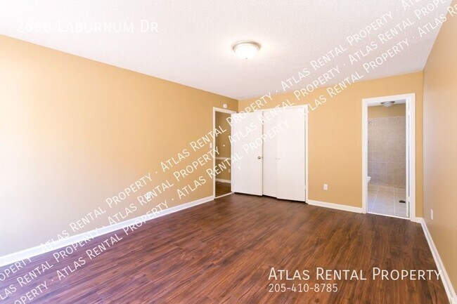 Building Photo - 2666 Laburnum Dr