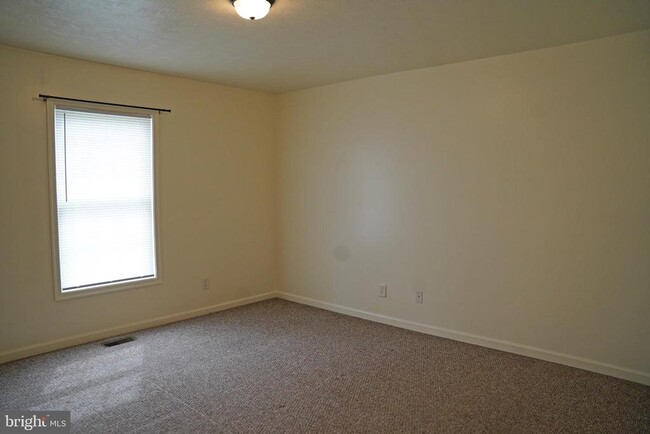 Building Photo - 122 Sinker Dr