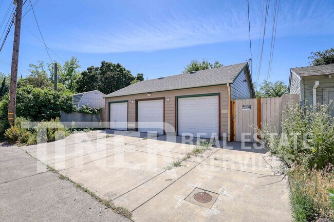 Building Photo - 2531 27th St