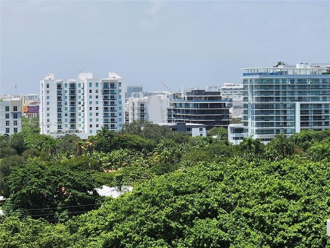 Building Photo - 1865 Brickell Ave