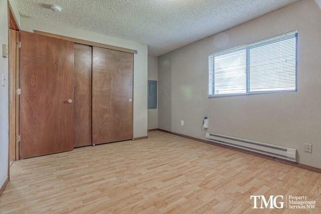 Building Photo - Charming Duplex with Garage Near the Washo...