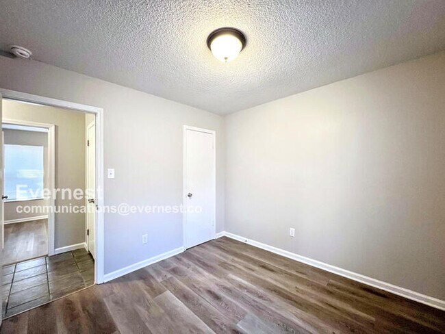 Building Photo - 3095 Forest Glen Dr