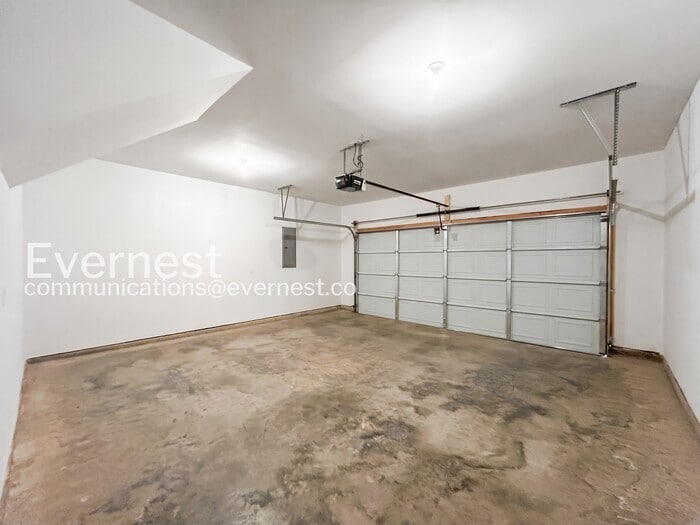 Building Photo - 1402 Pipeline Ave