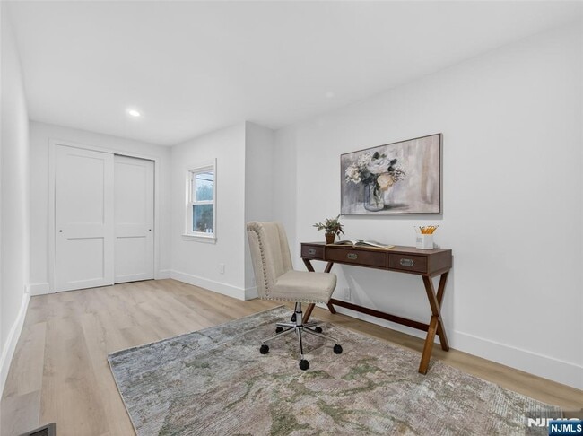 Building Photo - 114 Colony Ave