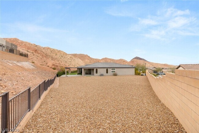 Building Photo - 6 Sun Lily Ln