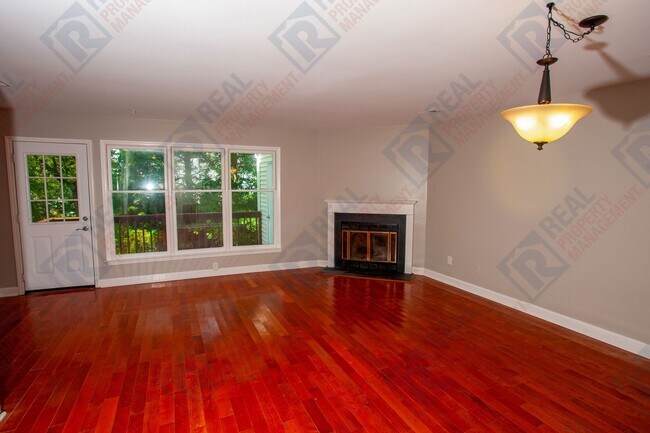 Building Photo - $1790 for Beautiful Durham Townhouse for Rent