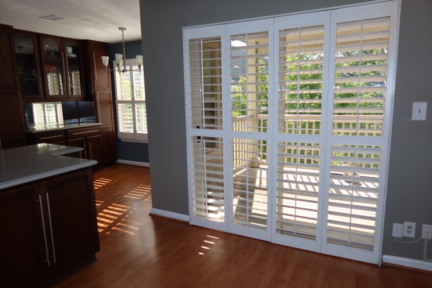 Building Photo - 1717 Ascot Way