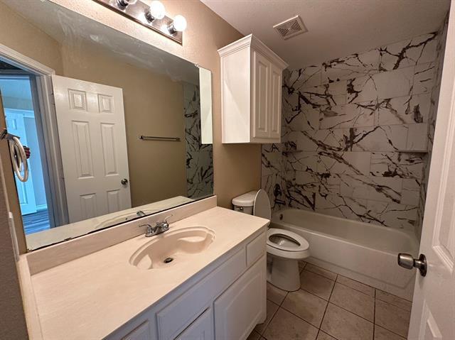 Building Photo - 2513 Plentywood Dr