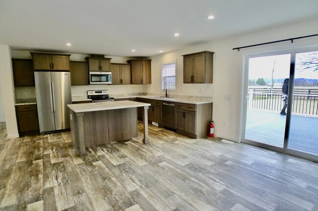 Building Photo - 37 Van Dyke