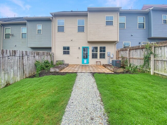 Building Photo - Modern 3-Bedroom in FoxCreek!