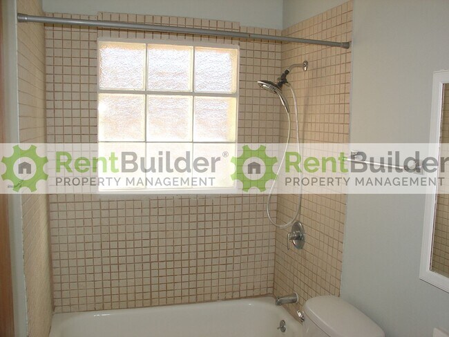 Building Photo - 14104 Turner Pl NE