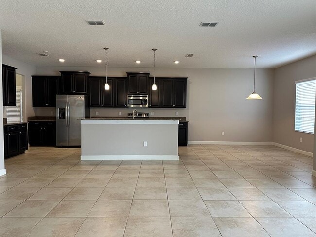 Building Photo - 15168 Evergreen Oak Loop