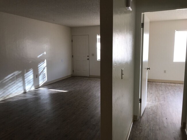 Building Photo - 625 Dameron Dr