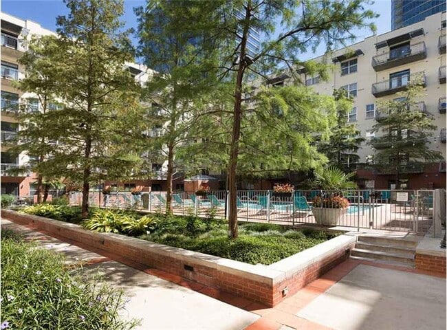 Building Photo - 202 1/2 Lavaca St