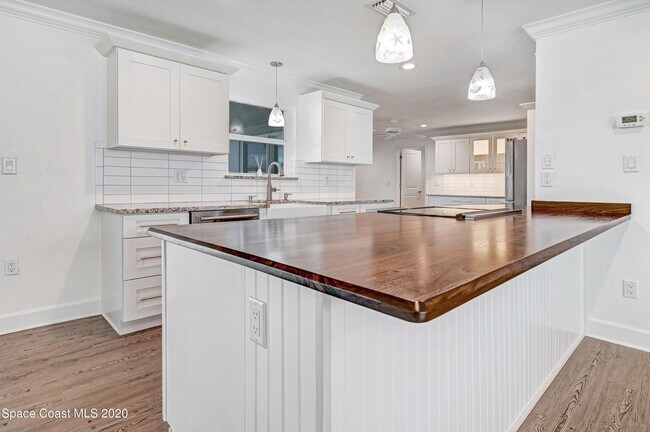 Building Photo - 409 Finch Dr