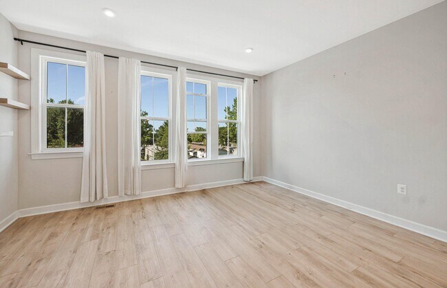 Building Photo - 2820 Dart Dr