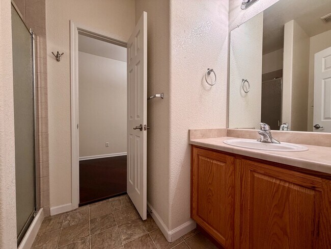 Building Photo - 653 Millet Cir