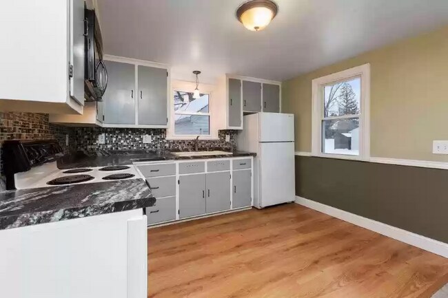 Building Photo - 705 Draper St