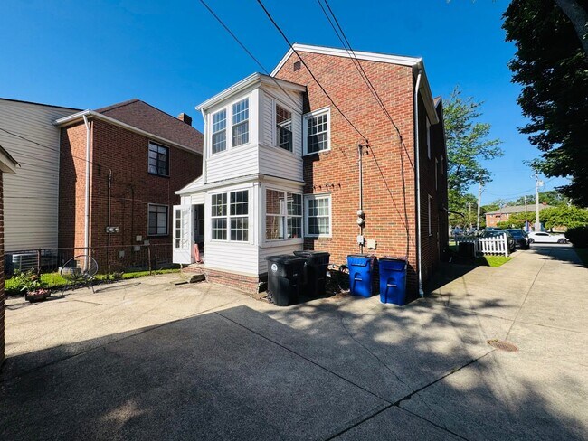 Building Photo - 3679 Warren Rd