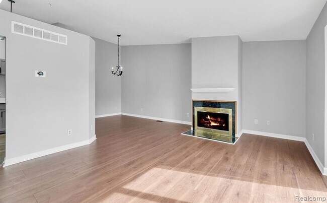 Building Photo - 1921 Vine Way Dr