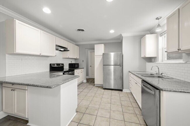 Building Photo - 8120 N Essen Heights Ct