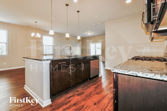 Building Photo - 4845 Hawkins Dr