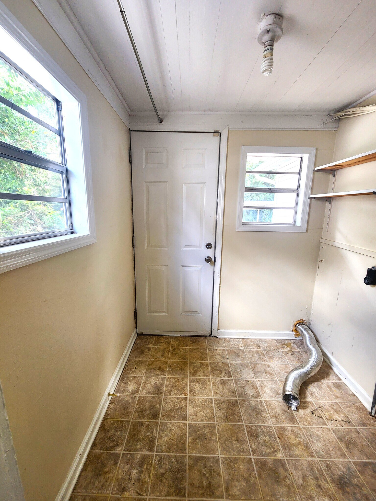 Building Photo - 513 10th Ct S