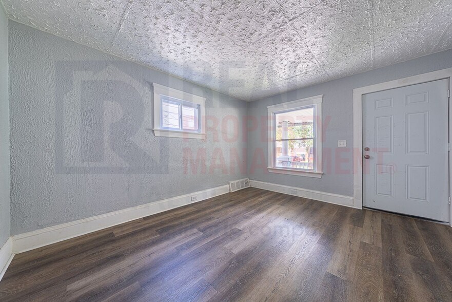 Building Photo - 2040 W 103rd St