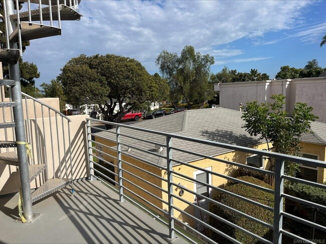 Building Photo - 256 B Ave