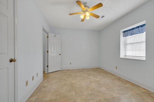 Building Photo - 7506 Sleepy Hollow Rd