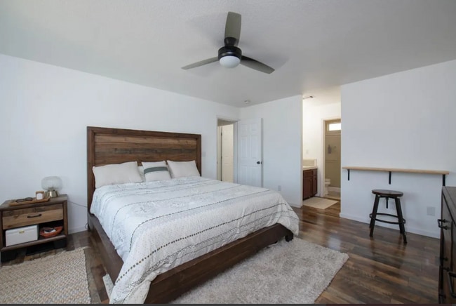 Building Photo - 1228 E Waterview St