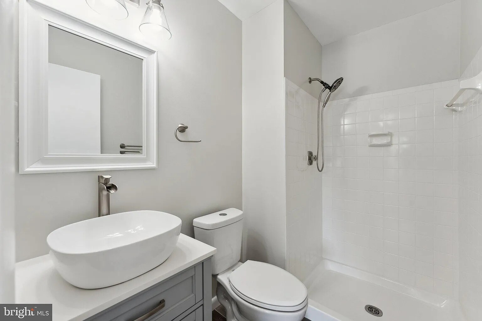 13MasterBath - 2213 Christy Pl