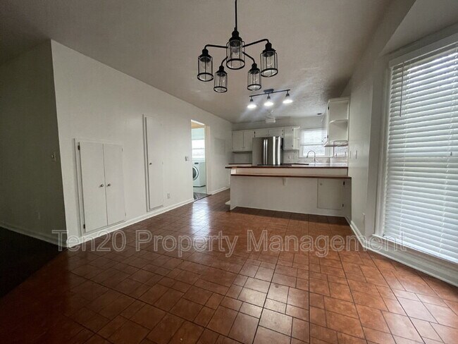 Building Photo - 113 Maplebrook Ct