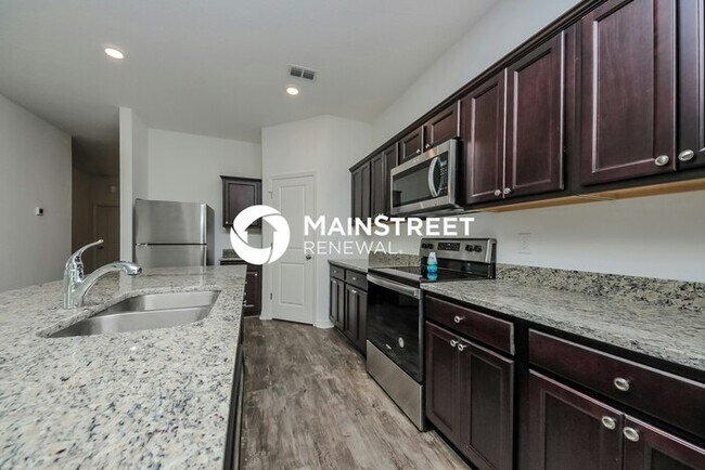 Building Photo - 4 Bedroom Pet-Friendly Home in Haines City, FL with Main Street Renewal