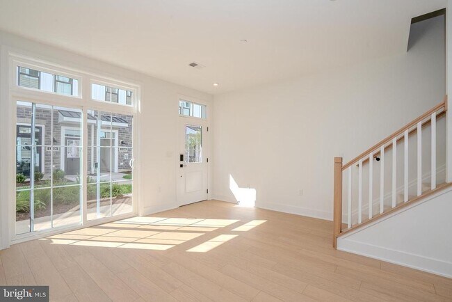 Building Photo - 8104 Donatello Dr