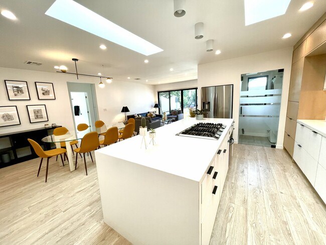 Building Photo - 6143 Carpenter Ave