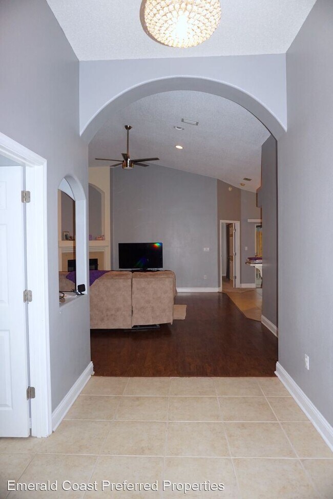 Building Photo - 3 br, 2 bath House - 2039 Fountainview Dr.