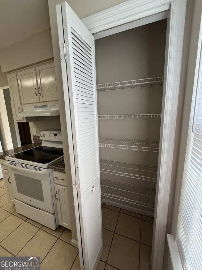 Building Photo - 419 Admiral's Walk Dr