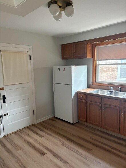 Building Photo - 4836 Hull St