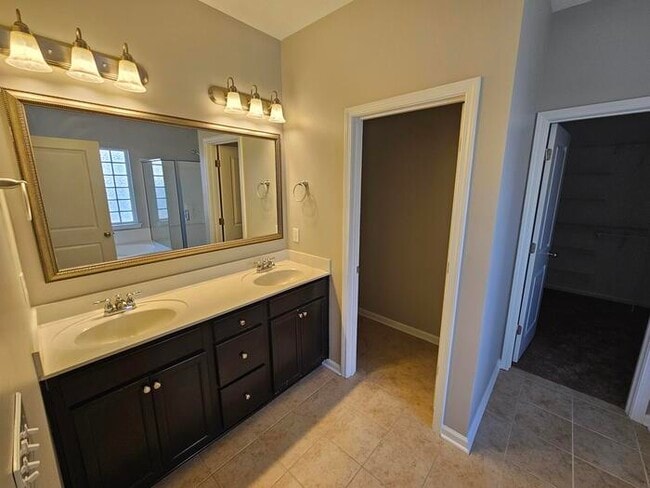 Building Photo - Chapin Home