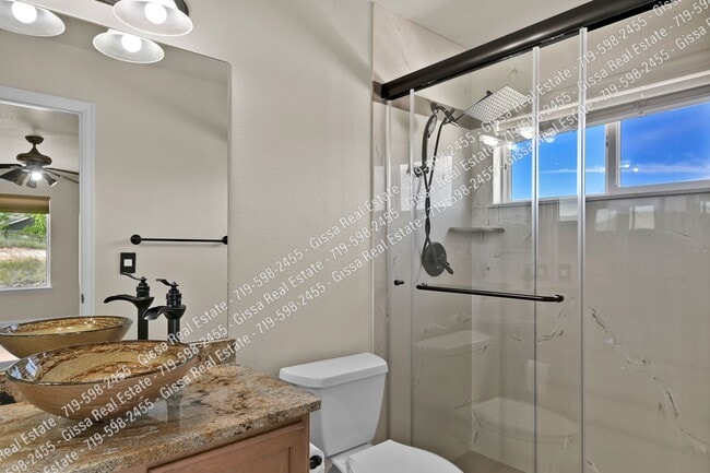 Building Photo - This beautiful 4 bedroom, 3 1/2 bathroom, ...