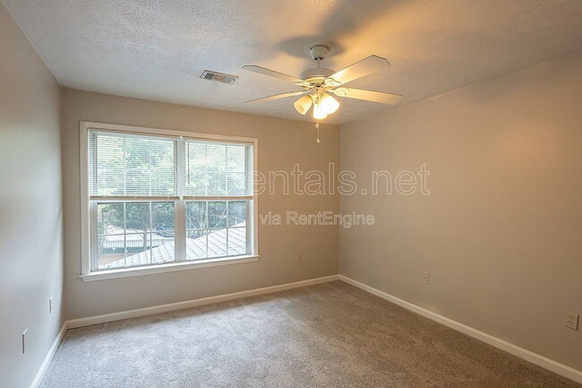 Building Photo - 2680 Pine Tree Rd NE