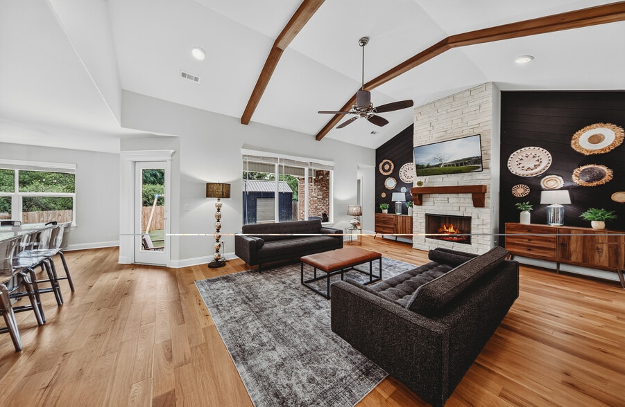 Building Photo - 5803 W Poison Springs Dr